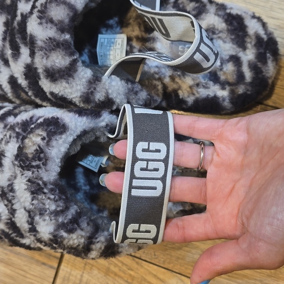 Ugg Slippers - Picture 4 of 4
